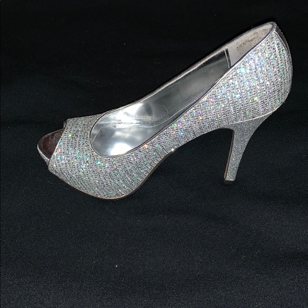 Heels - Picture 2 of 4